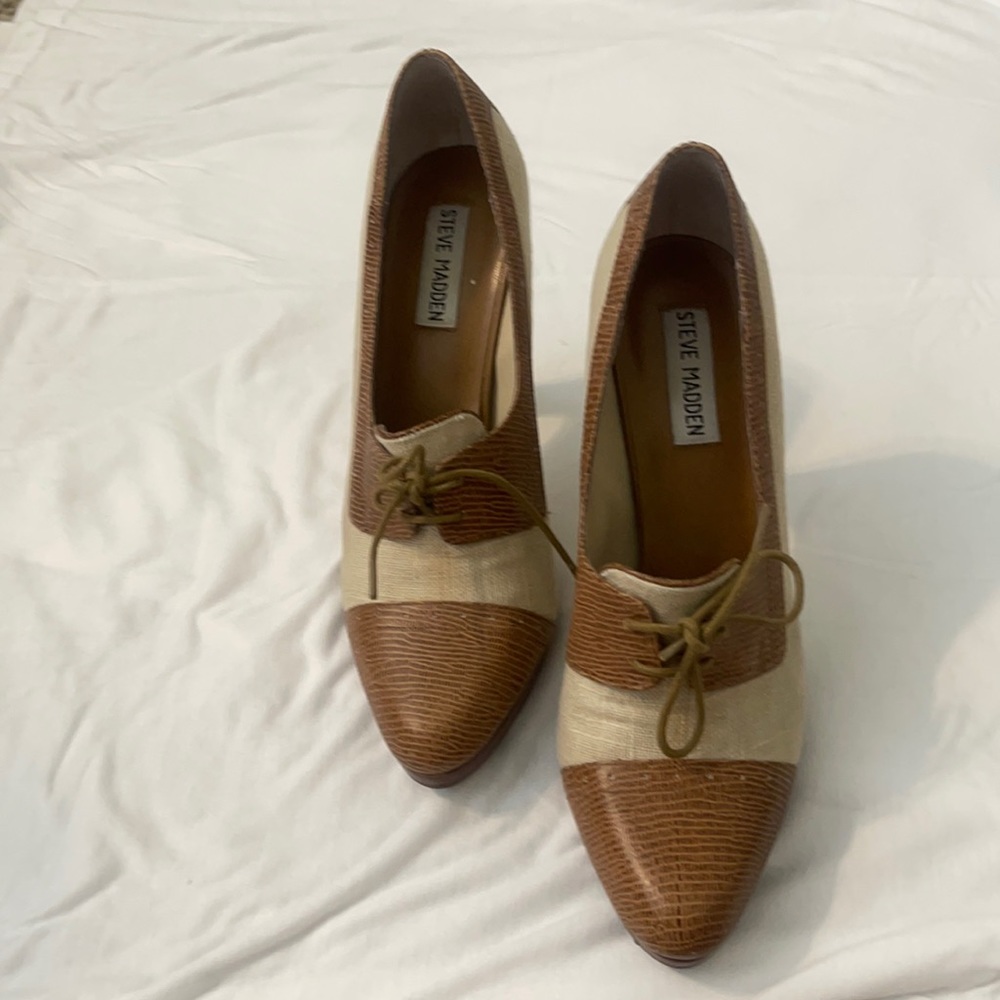 Steve Madden Beige Oxford Heels 8.5